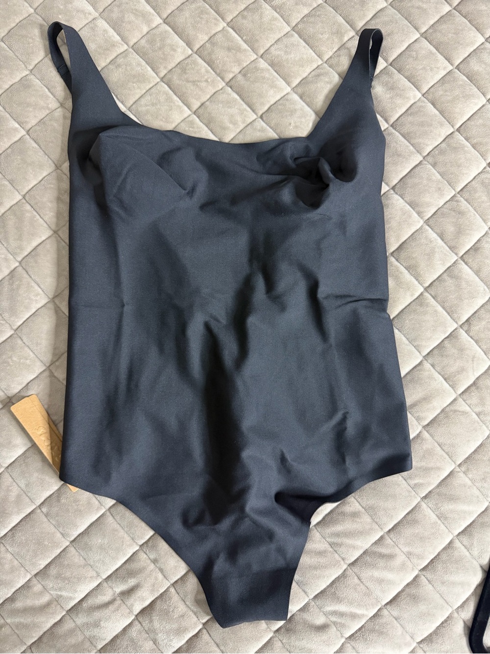 SKIMS LOW BACK THONG BODYSUIT ONYX